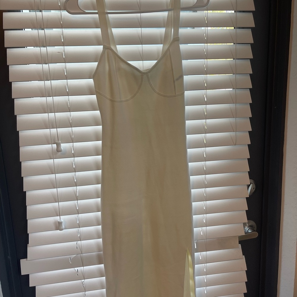 White tight fit Abercrombie dress